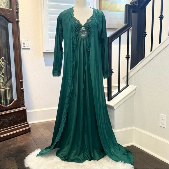 Vintage 60s/70s Nightgown and Robe Set - Picture 9 of 10